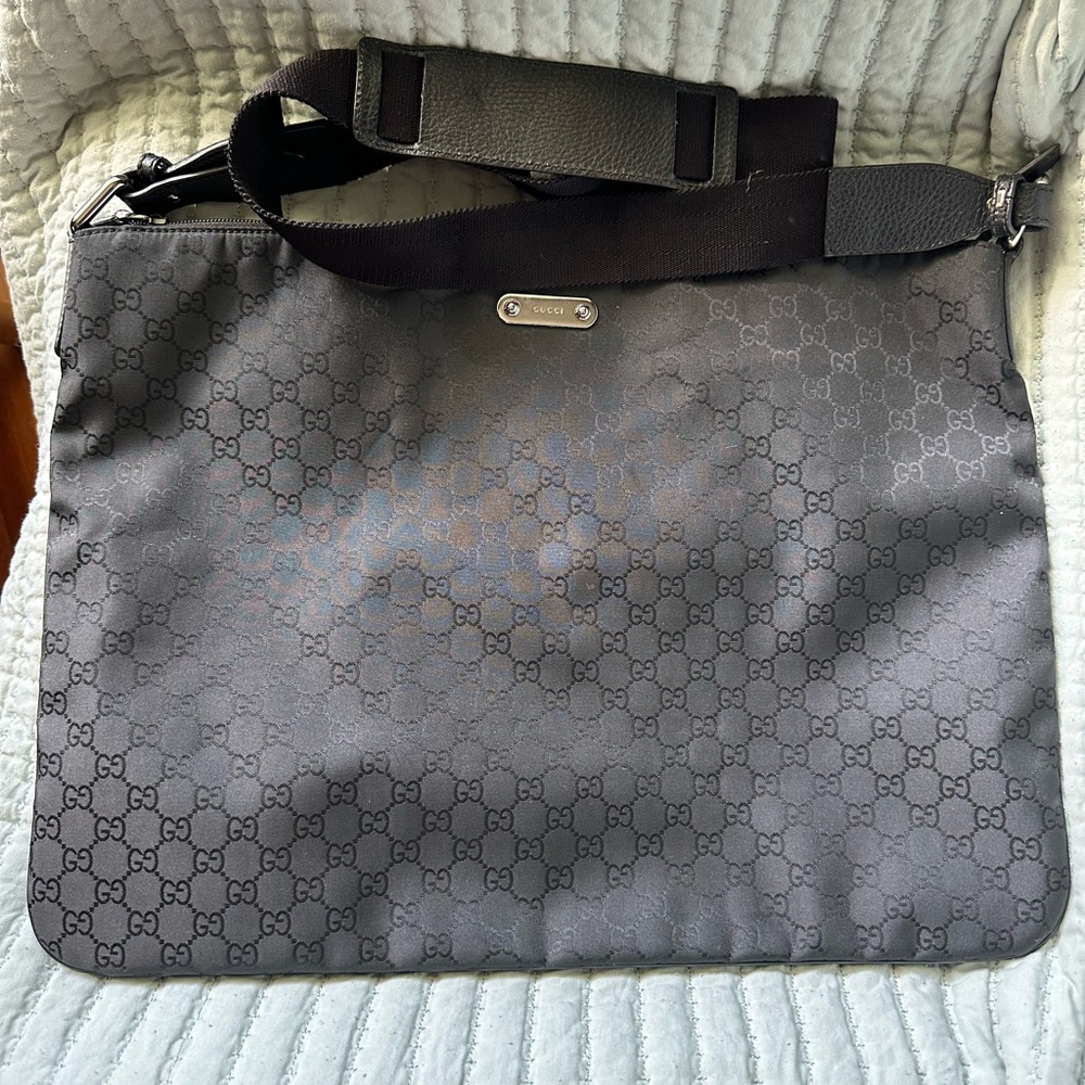 Gucci authentic crossbody bag